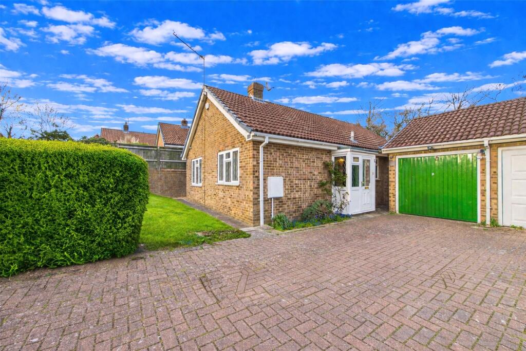 Main image of property: Bay Tree Rise, Calcot, Reading, Berkshire, RG31