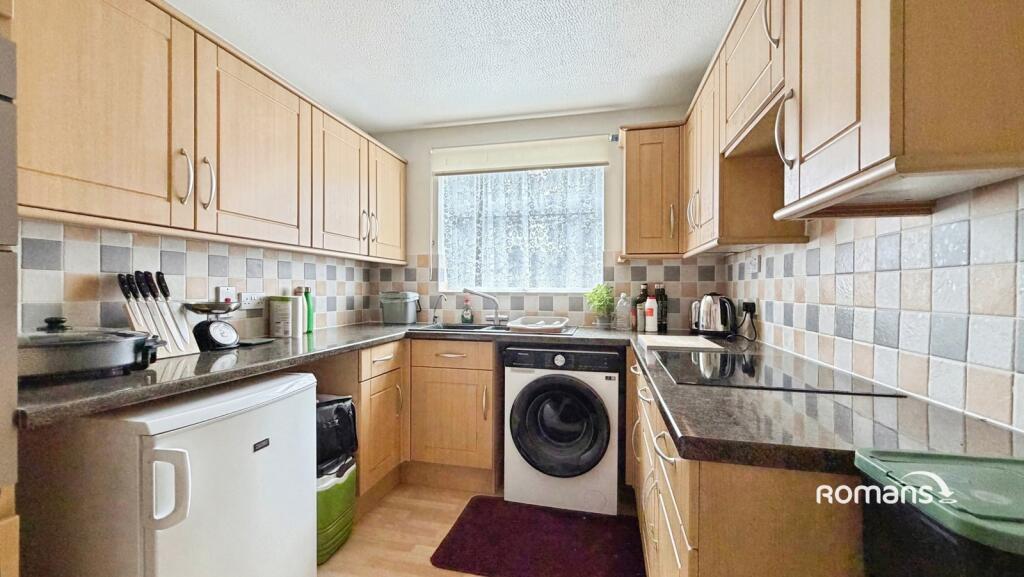 House in Basingstoke and Deane, Tadley Hill, Tadley - View 5