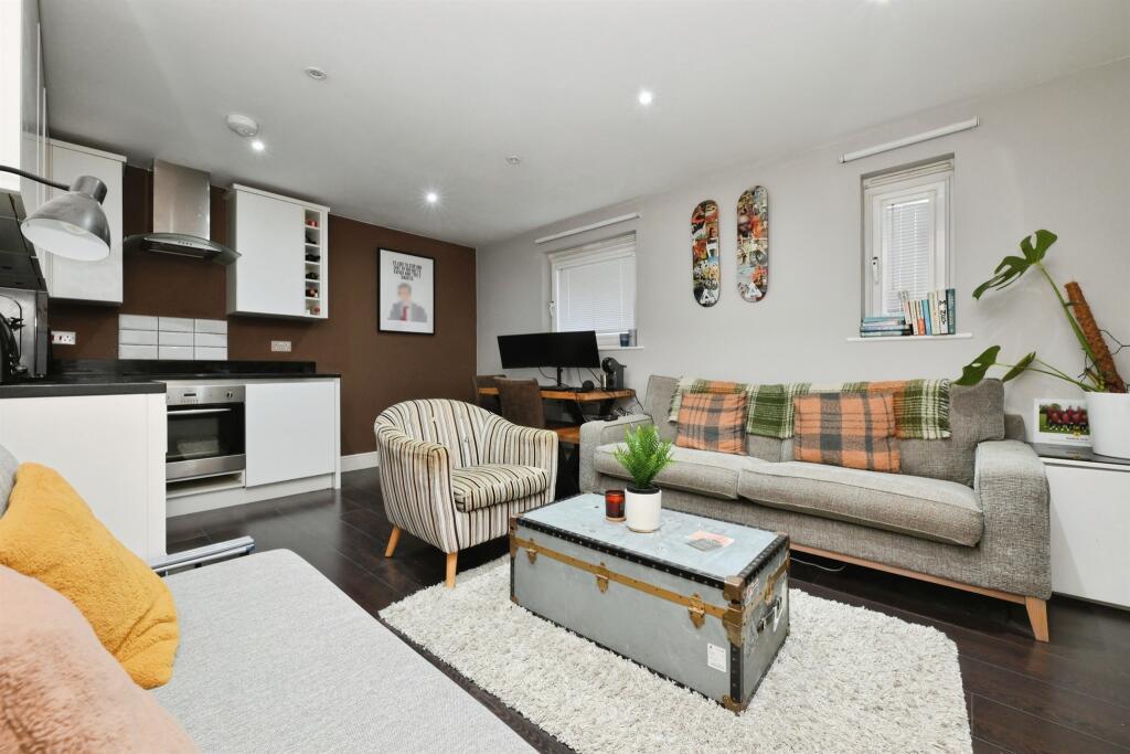 Vine Court, Ware - View 3