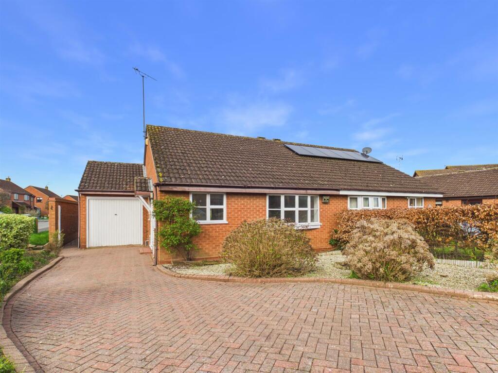 Main image of property: Bristol Way, Wellesbourne, Warwick