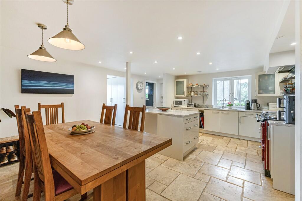 Durleighmarsh, Petersfield, West Sussex, GU31 photo 4