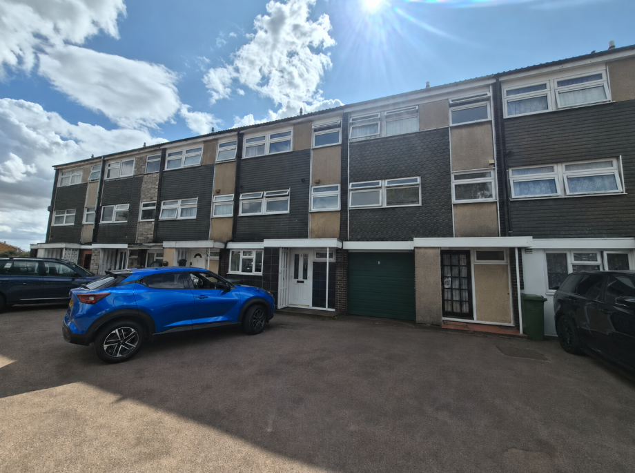 Main image of property: Axe Close, Luton