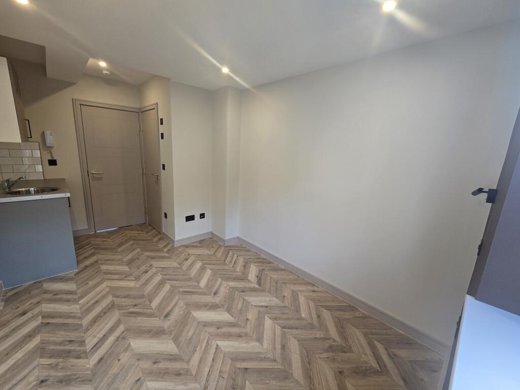 Apartment in Southall - View 2