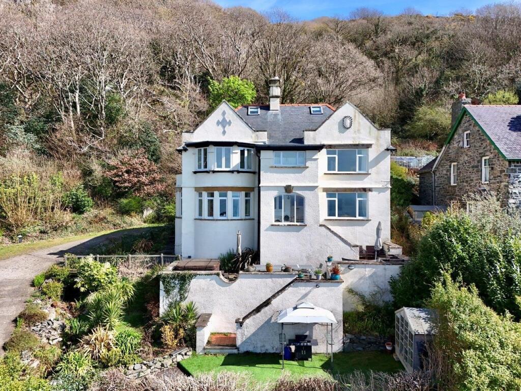 Main image of property: Bryn Gelli, Barmouth, LL42 1DE