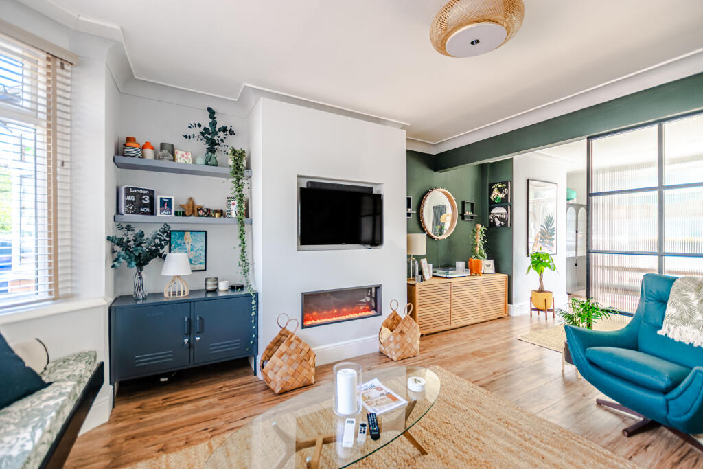 House in Leeds, Carr Manor, Moortown - View 3