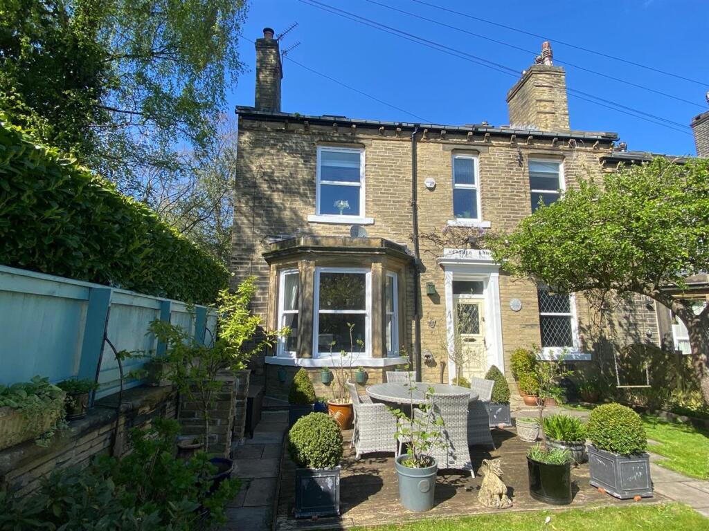 Main image of property: Grandsmere Place, Halifax