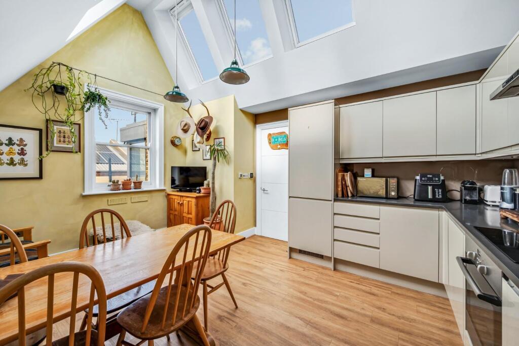 Apartment in London - View 5