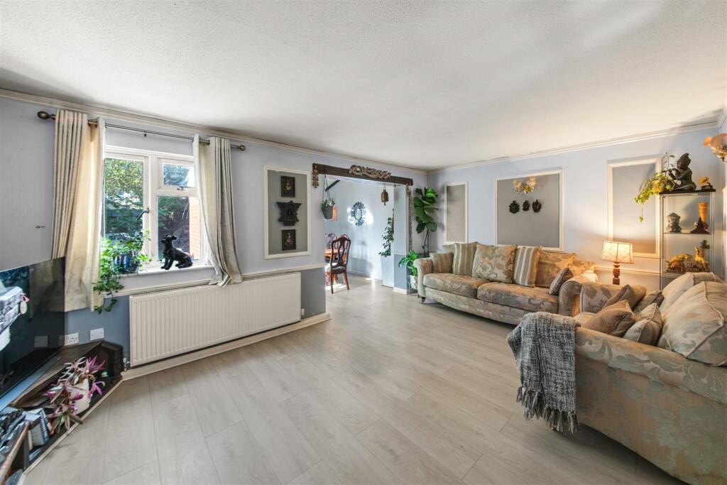 Brambles Farm Drive, Uxbridge photo 3