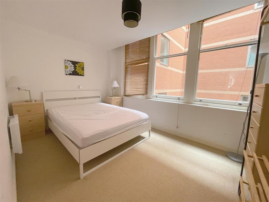 Apartment in Birmingham, West Midlands - More