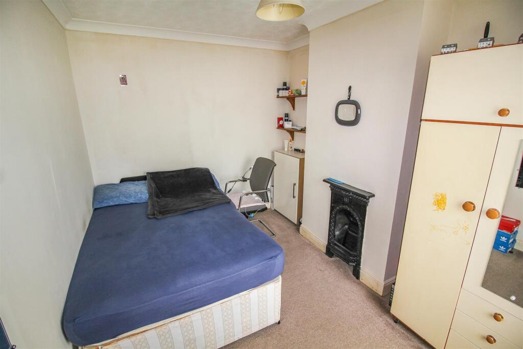 NN16, Havelock Street, Kettering - More