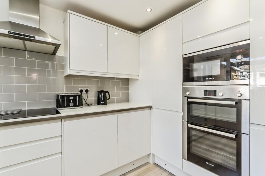 House in Croydon - View 2