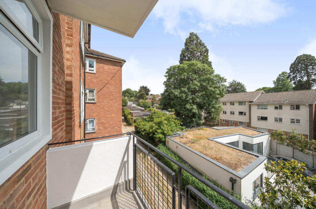 Apartment in Brighton, Withdean - View 2