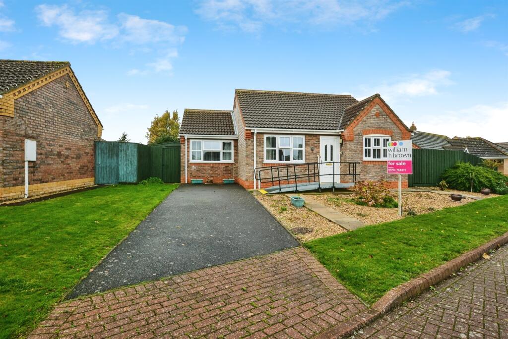 2-bed bungalow on Mill Close, Wainfleet, Skegness, £200,000