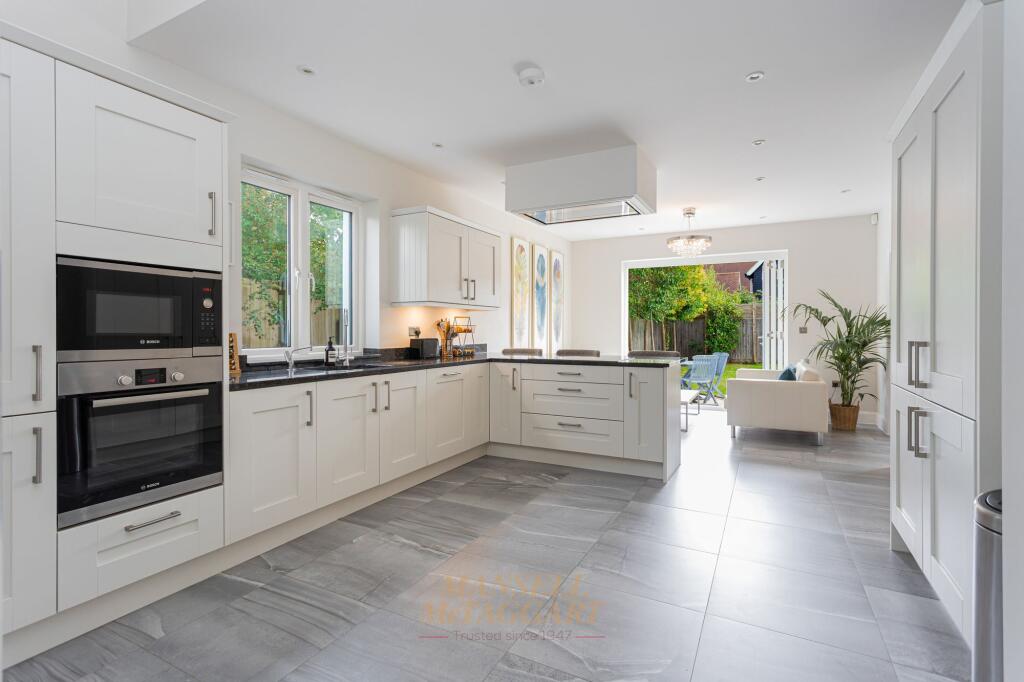 House in Reigate and Banstead, Horley - View 2