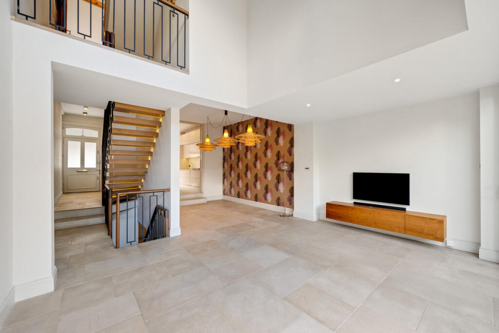 Main image of property: Kersley Street, London, SW11