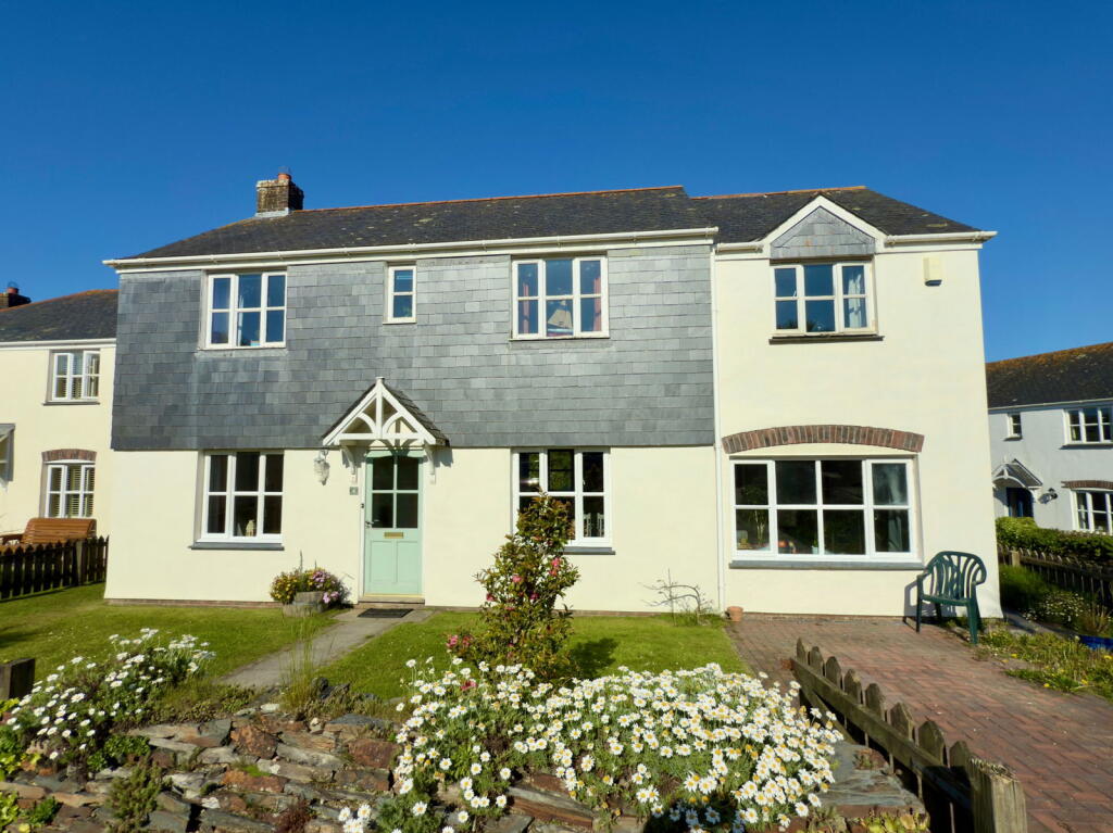 4-bed detached on Tredrizzick, Nr Rock, £600,000
