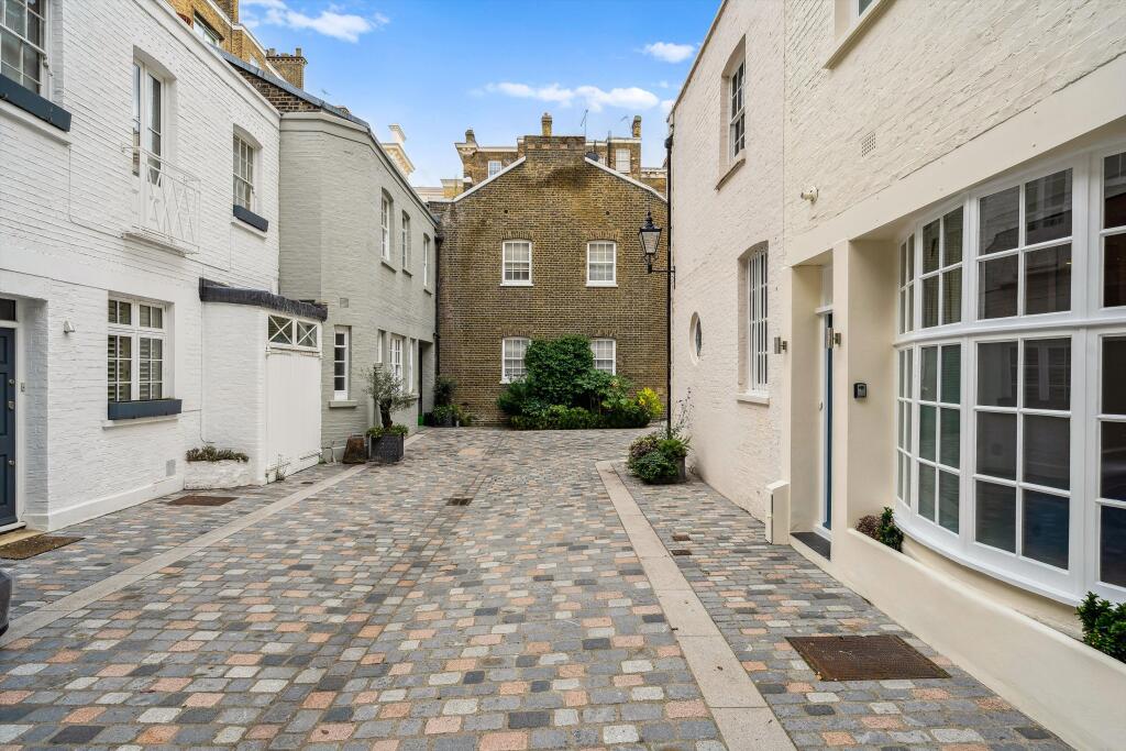 House in London, Belgravia - More