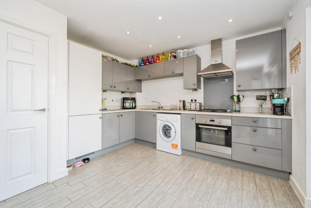 Francome Drive, Bramshall, Uttoxeter photo 3
