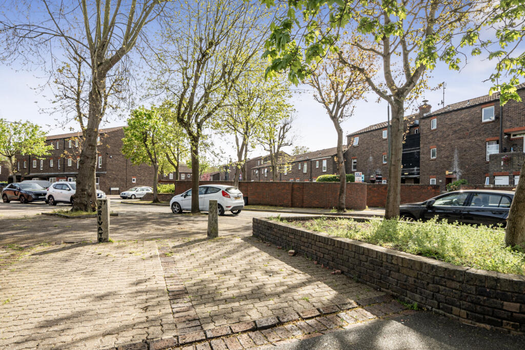 Main image of property: Glimpsing Green, Erith