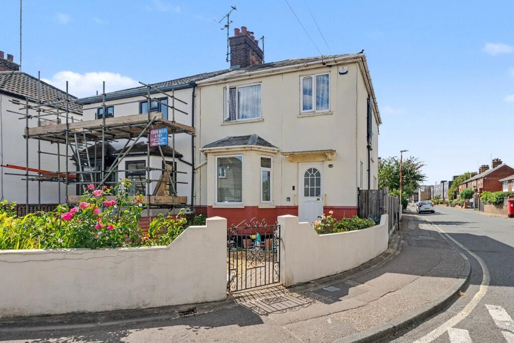 Main image of property: Goldlay Gardens, Old Moulsham, Chelmsford, CM2