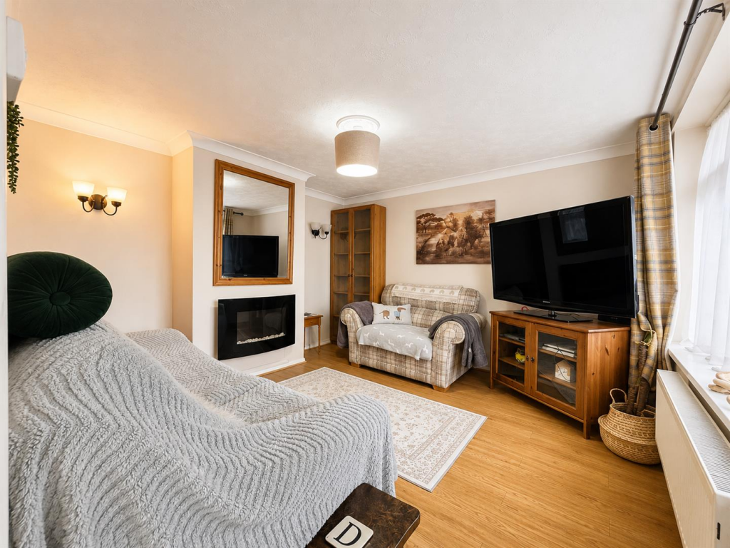House in Milton Keynes, Far Bletchley, West Bletchley - View 3