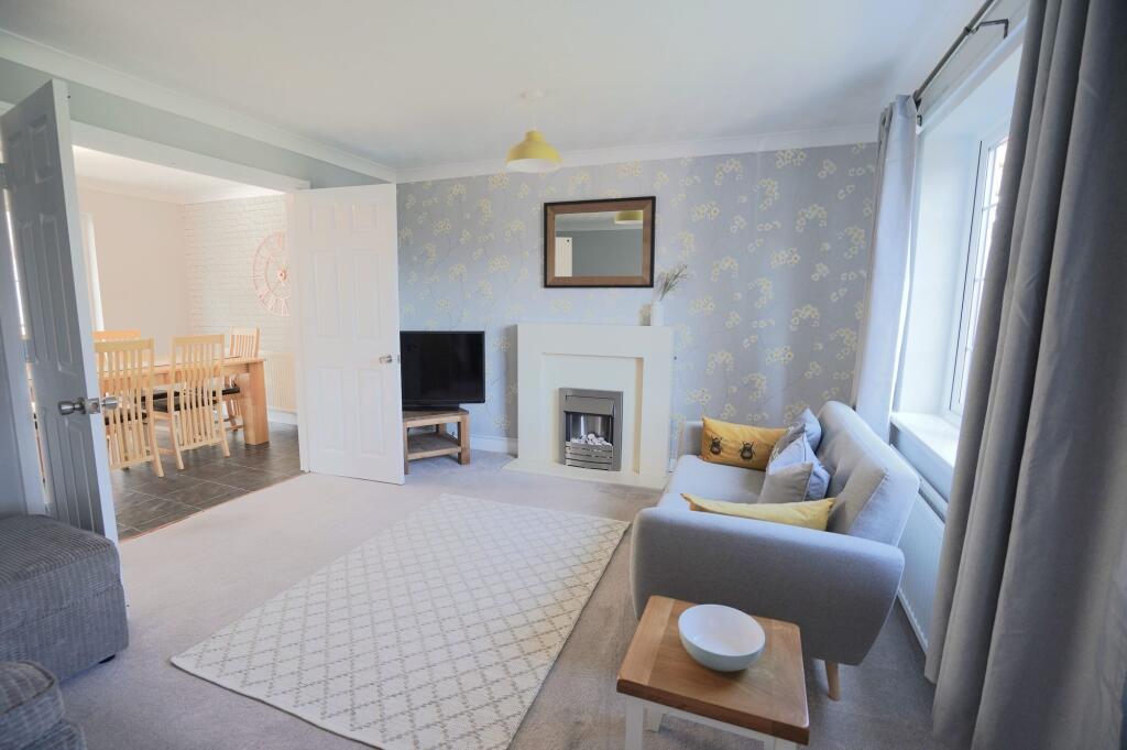 House in Doncaster, Waltham - View 3