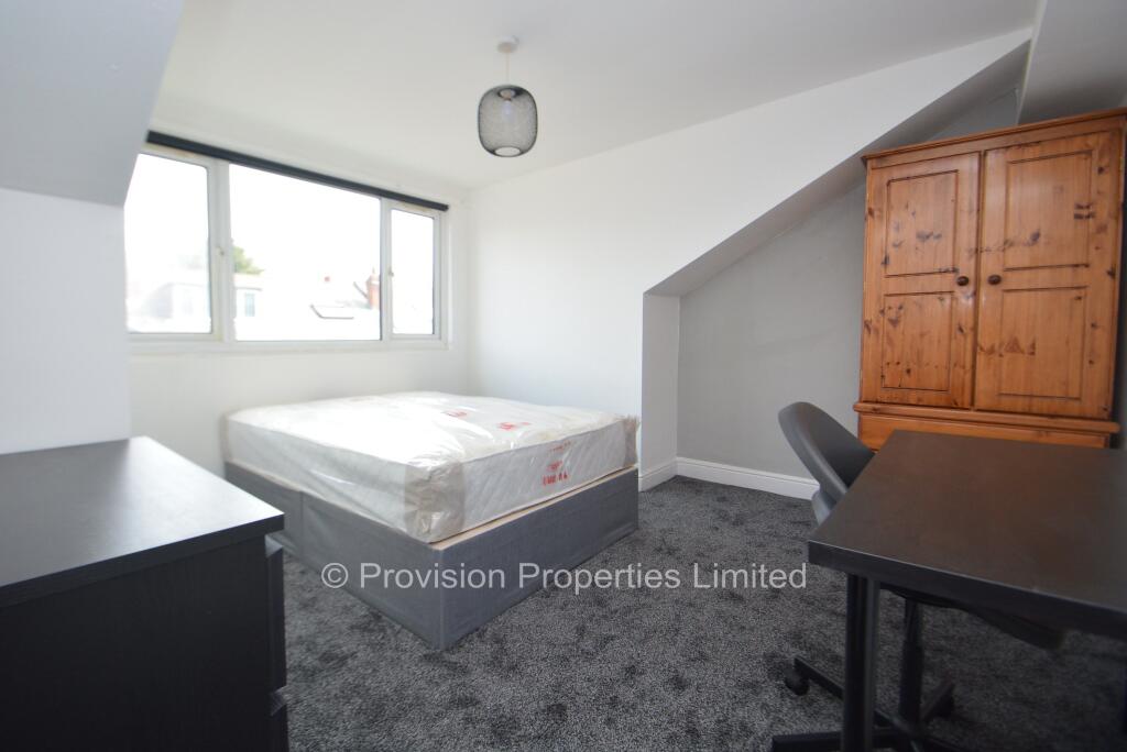 6 bedroom terraced house for rent
