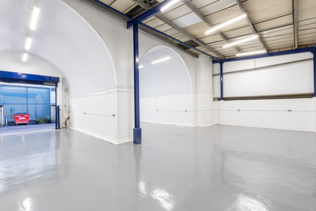 An empty arch with white lining