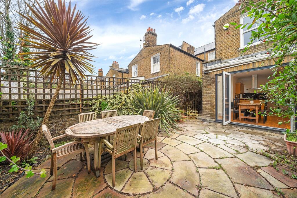 4 bedroom terraced house for rent
