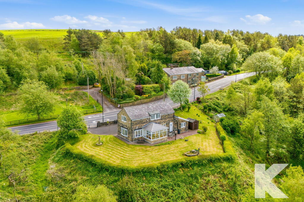 420 Buckstones Road, Shaw OL2 8LD photo 2