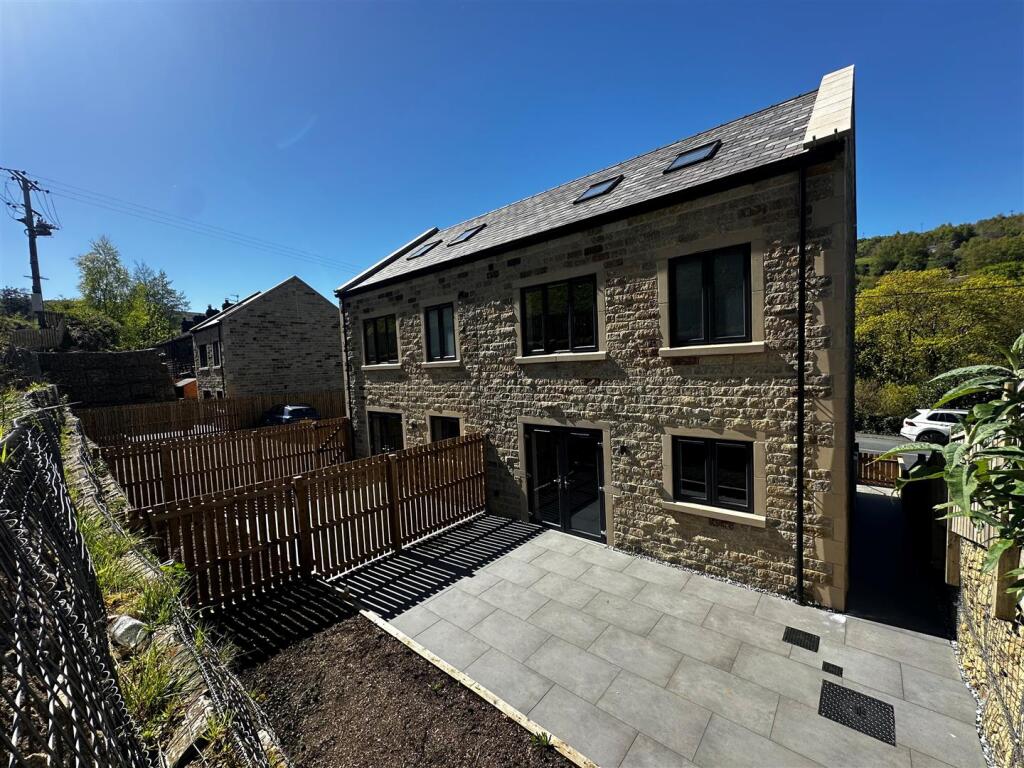 Main image of property: Banyan Lodge, Cragg Road, Mytholmroyd, Hebden Bridge, HX7 5SS