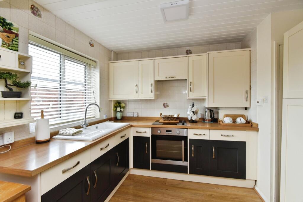 House in Newcastle-under-Lyme, Westbury Park - View 3