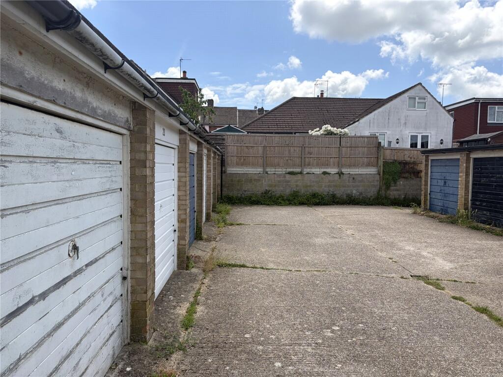 Dunstall Farm Road, Burgess Hill, West Sussex, RH15 photo 5