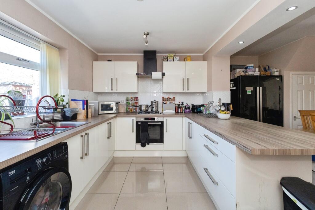 House in Tameside, Greater Manchester - More