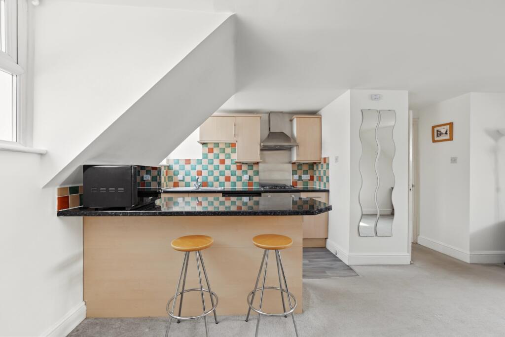 Apartment in Gillingham, Parkwood - View 5