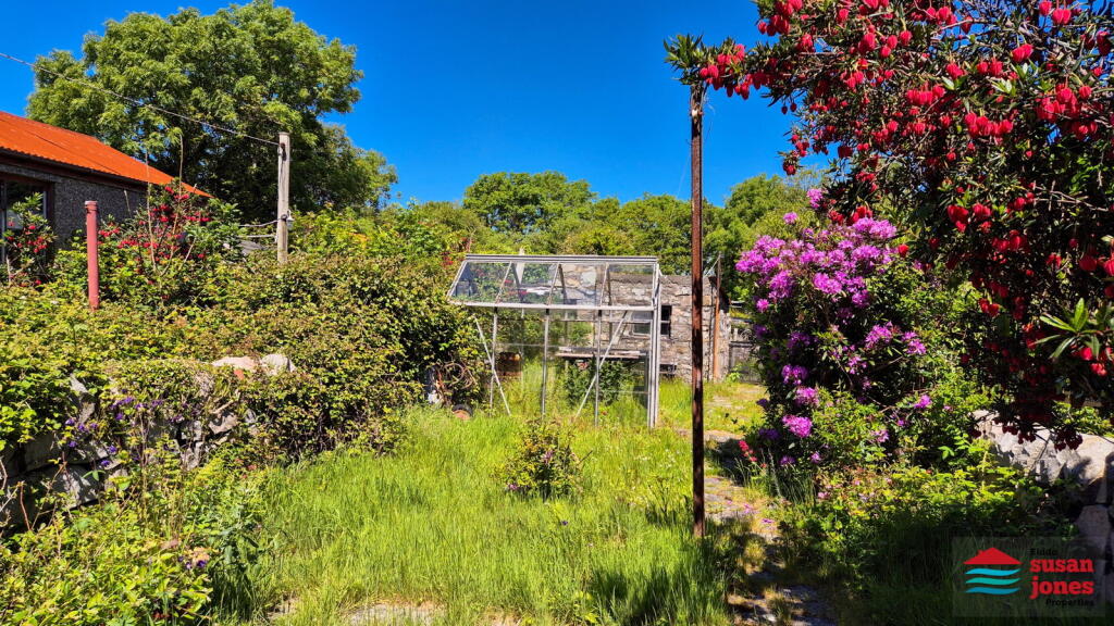 House in Llanaelhaearn, Trefor - View 4