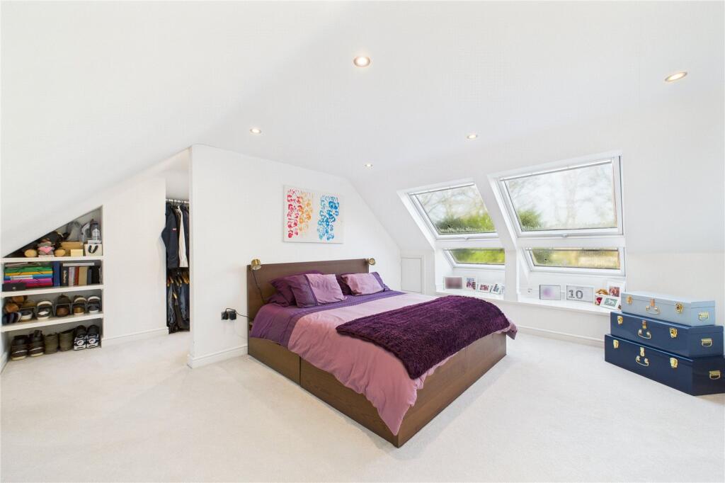 The Burrows, Franklin Avenue, Tadley, Hampshire, RG26 photo 2