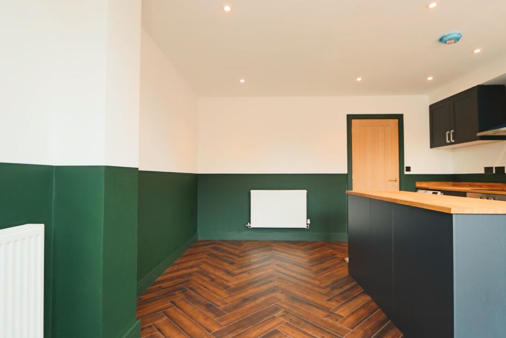 6 bedroom semi-detached house for rent