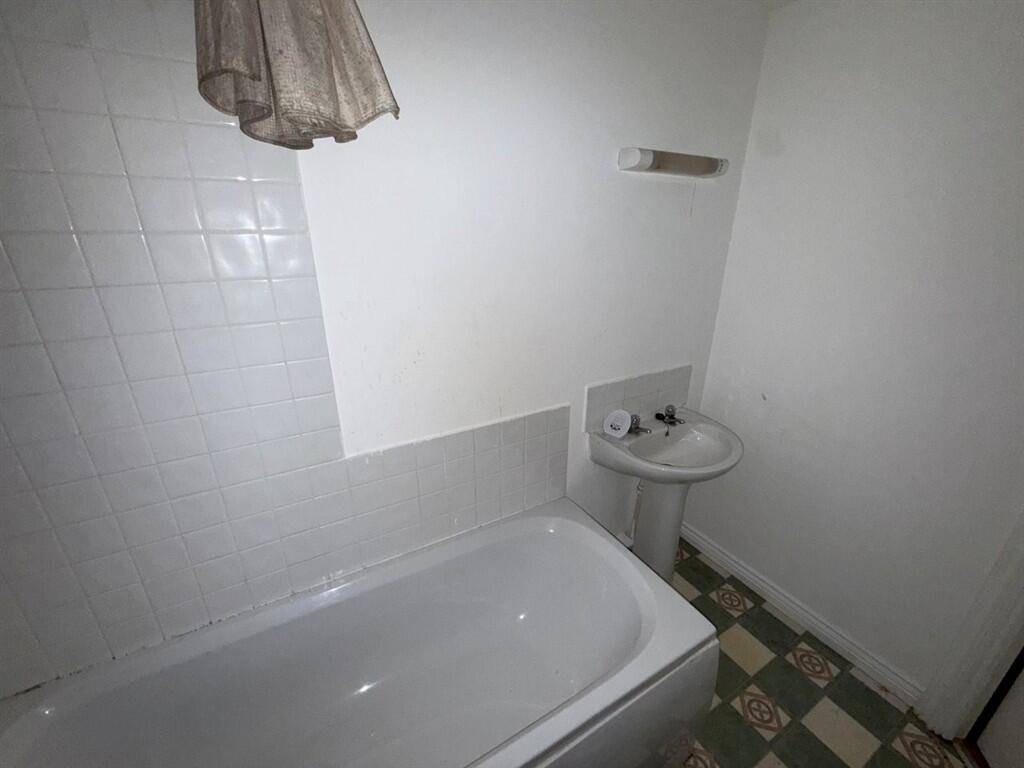 Sherwood Street, Hucknall, NOTTINGHAM - View 5
