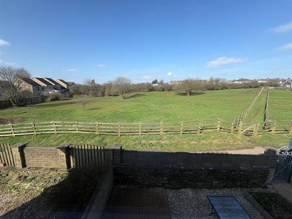 Additional image 23 of Greenton Crescent, Queensbury