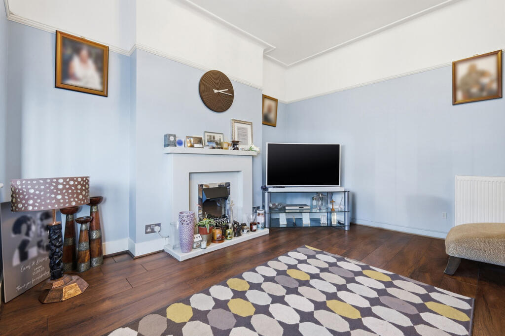House in London, Hale End - More