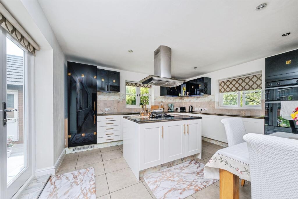 House in Milton Keynes, Monkston Park, Kents Hill, Monkston and Brinklow - View 2