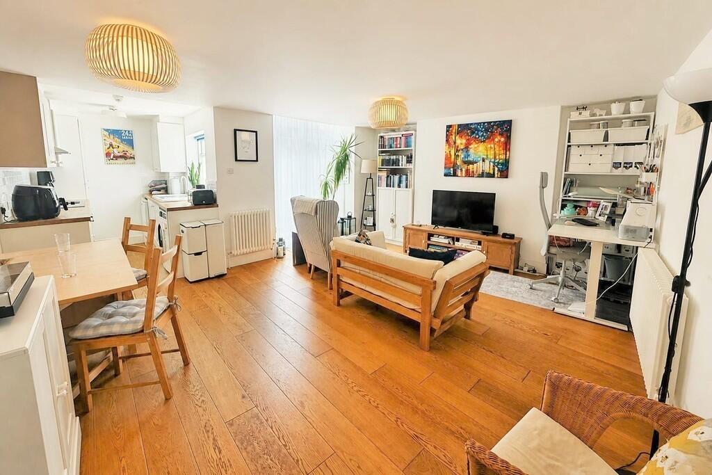 Apartment in Brighton - View 3