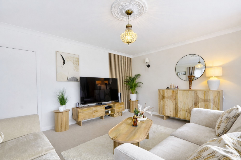 Chingford Grove, Stockton-On-Tees, TS19 – další