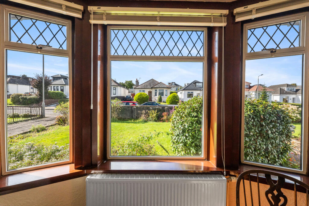House in Glasgow, North Overlee, Stamperland - View 4