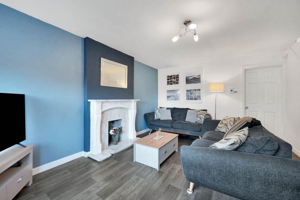 25, Chiltern Close, Horwich, BL6 | 3-Bedroom Mid-Terrace Home in a Quiet Horwich Cul-De-Sac photo 2