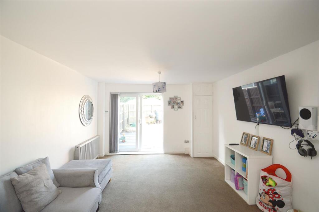 House in Newport, Pan - View 4
