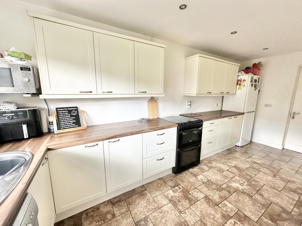 Larchwood Close, Sale, Trafford - View 6