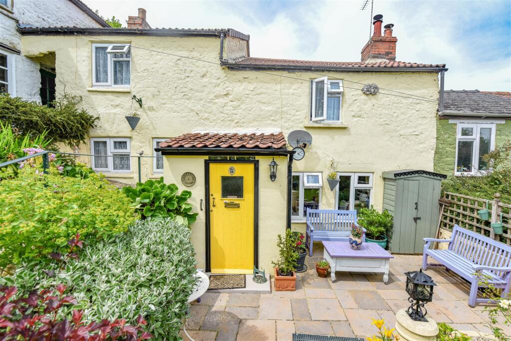 Main image of property: Hill Square, Cam