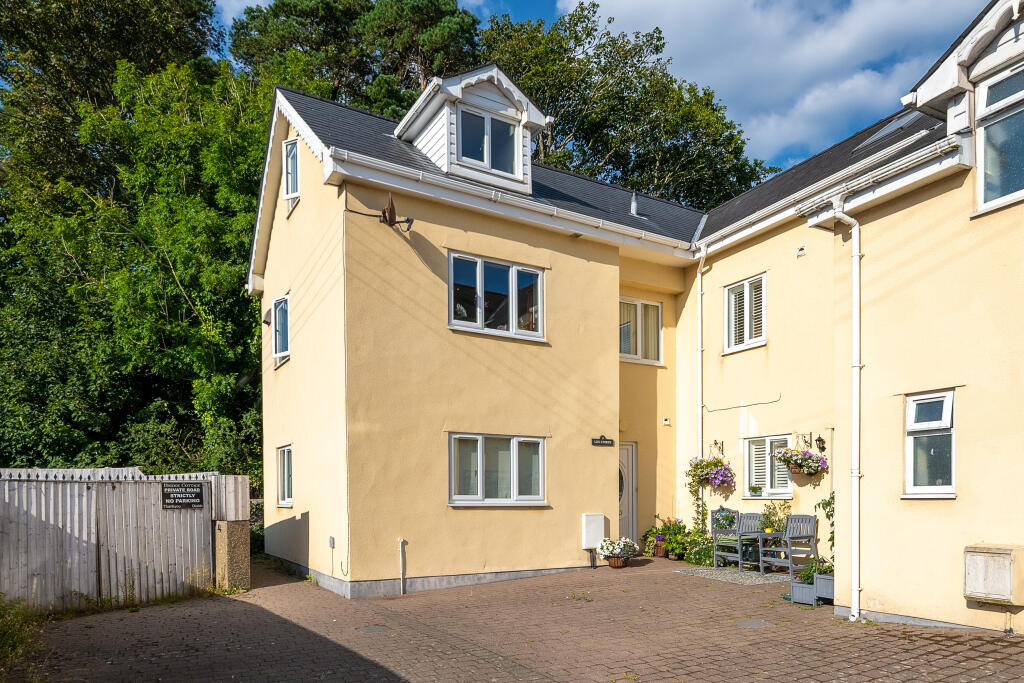 Main image of property: Llys Y Porth, Porthmadog, LL49